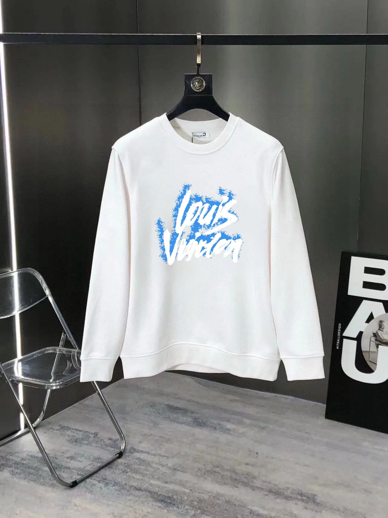 🅿️380 direct batch [LV Louis Vuitton] (Fat Man Gospel) hot-selling suit is coming. Focus on the original version of the official website. 2025 new hot-selling sweatshirt suit. The original order is the best. 🇭🇰The meticulous work of top designers. Just for a fitting and perfect upper body effect. 100% natural high-quality Roman cotton, close-fitting comfort, noble and elegant! Original hardware embodies elegance and nobility! Counter size: M-5XL (maximum wear up to 220 pounds)